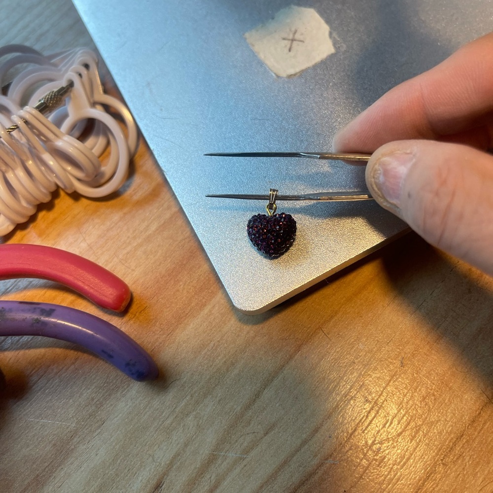 Elegant Heart-Shaped Pendant - Picture 6 of 10